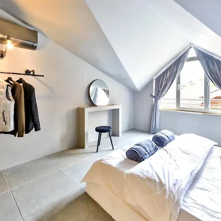 Nodus Tollens Apartment *