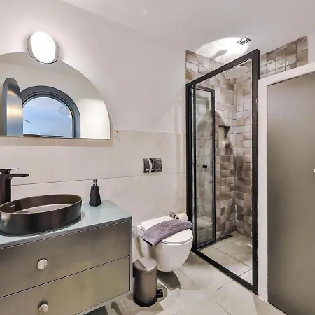Nodus Tollens Apartment