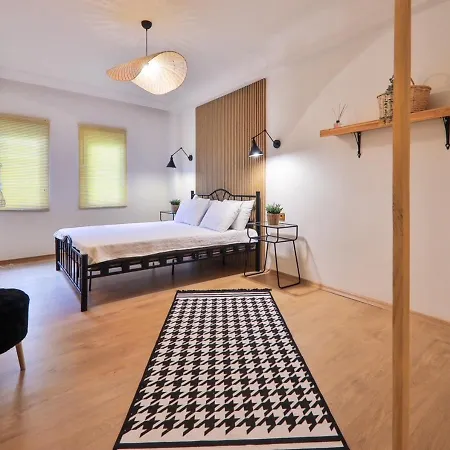 Apartment Nodus Tollens
