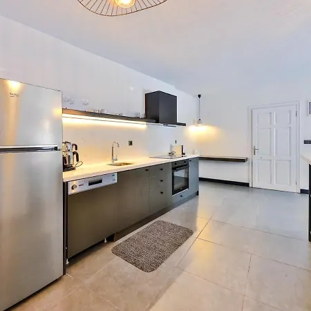Apartment Nodus Tollens *