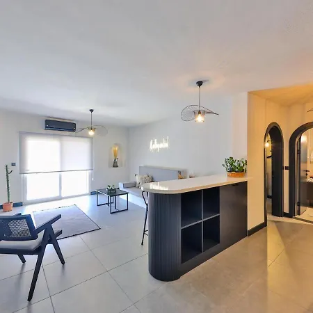 Nodus Tollens Apartment *